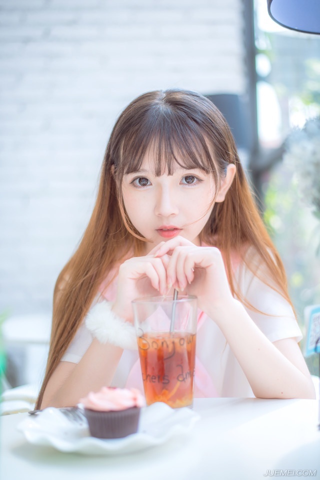 “你们也尽快离折翼天使资源社区，莫要让人生疑，待会儿我送二位出府，另外，告诉孝直一声，在刘璝离开成都之前，将他妻子扣住，免得刘璝一怒之下杀人，让这份仇怨弄大，也可以作为后手。”孟达看了两人一眼，真不知道法正从哪里招来这种奇人异事的。